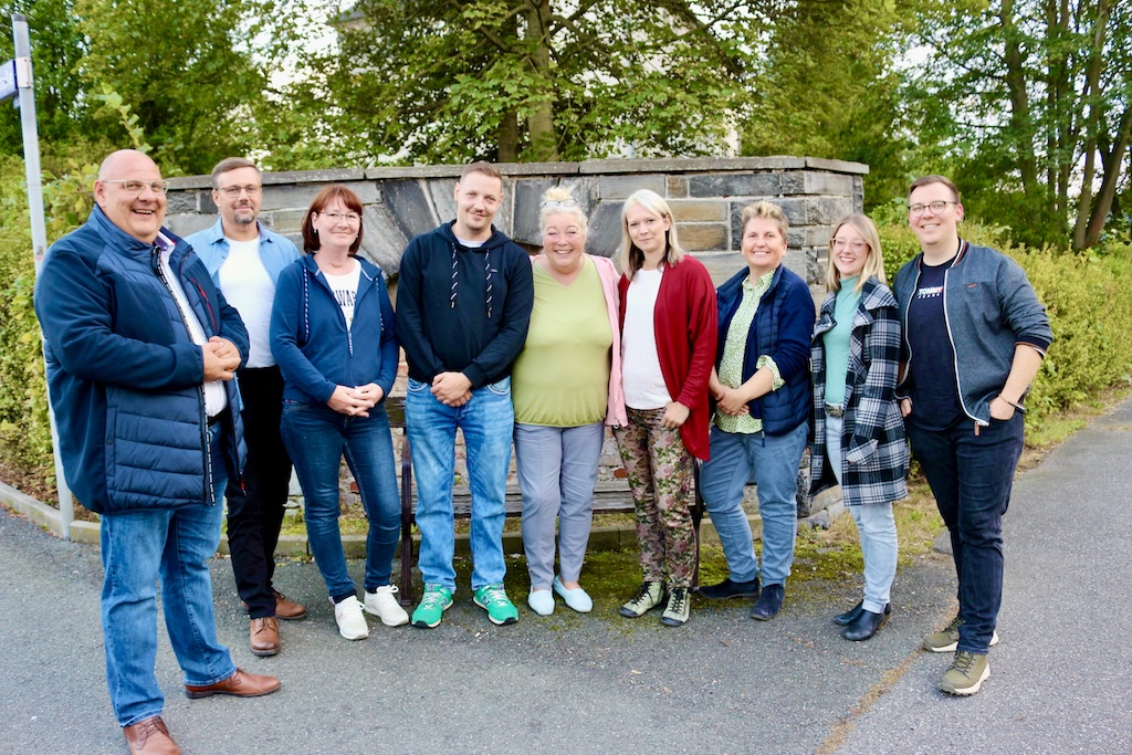 Austausch und Weiterbildung in Ruppertsgrün, Gruppenfoto vom Team CR Trauerredner, Stand 09/2024