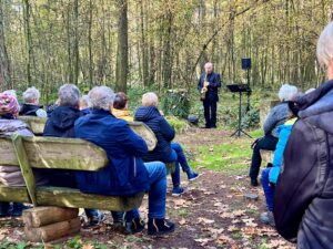 Saxophonist Roberto Grießbach bei der Friedwald Gedenkfeier in Waldenburg